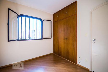 Apartamento à venda com 120m², 3 quartos e 2 vagasQuarto 2