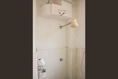 banheiro  de kitnet/studio para alugar com 1 quarto, 28m² em Botafogo, Rio de Janeiro