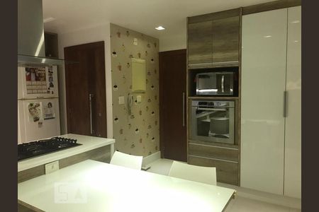 Apartamento à venda com 160m², 3 quartos e 2 vagasCozinha