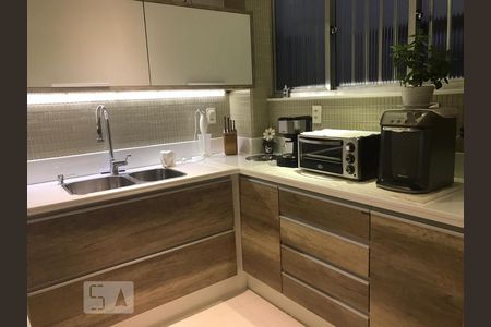 Apartamento à venda com 160m², 3 quartos e 2 vagasCozinha