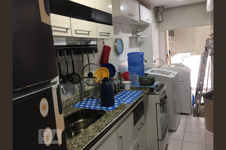 Apartamento à venda com 74m², 2 quartos e 1 vagaCozinha e Área de Serviço