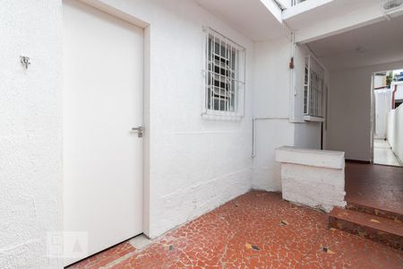 Casa para alugar com 132m², 2 quartos e sem vagaQuintal