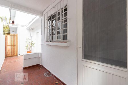 Casa para alugar com 132m², 2 quartos e sem vagaQuintal