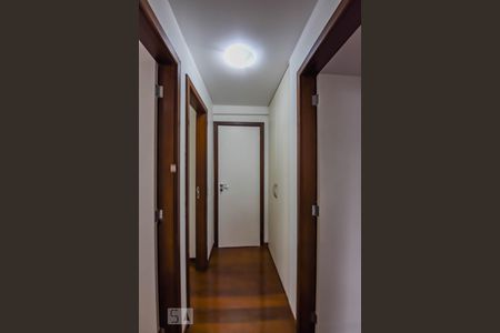 Corredor de apartamento para alugar com 3 quartos, 107m² em Funcionários, Belo Horizonte