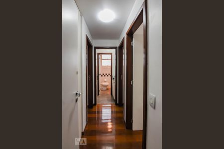Corredor de apartamento para alugar com 3 quartos, 107m² em Funcionários, Belo Horizonte