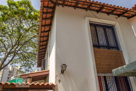 Casa à venda com 223m², 4 quartos e 2 vagasFachada