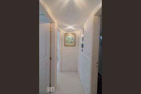 Corredor de apartamento à venda com 2 quartos, 74m² em Santa Teresinha, São Paulo