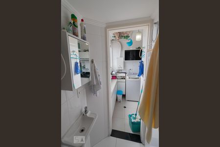 Apartamento à venda com 74m², 2 quartos e 2 vagasBanheiro de Serviço