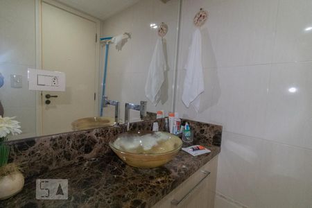 Apartamento à venda com 74m², 2 quartos e 2 vagasBanheiro