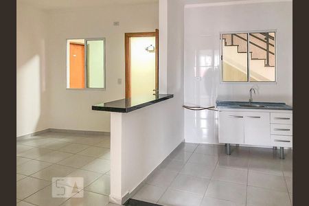 Sala / Cozinha de apartamento para alugar com 2 quartos, 55m² em Chácara Inglesa, São Paulo