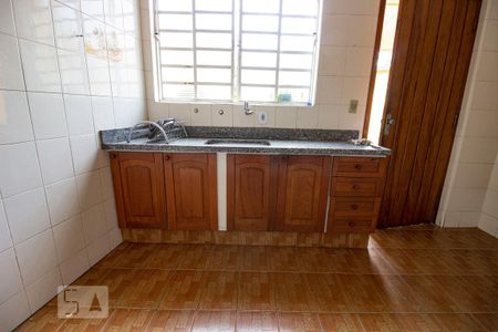 Cozinha 1 - Armários de casa para alugar com 2 quartos, 120m² em Jardim Pacaembu, Jundiaí