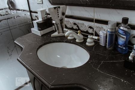 Apartamento à venda com 157m², 4 quartos e sem vagaBanheiro - Torneira