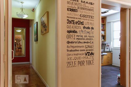 Apartamento à venda com 157m², 4 quartos e sem vagaCorredor