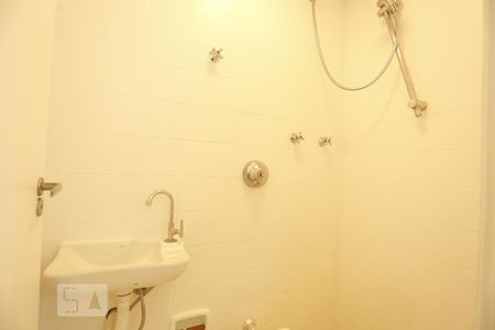 Apartamento para alugar com 74m², 3 quartos e sem vagaBanheiro