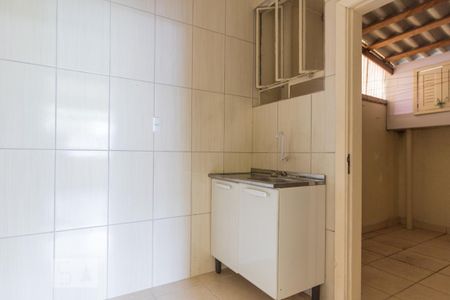 Cozinha de apartamento para alugar com 1 quarto, 40m² em Santa Cecília, Porto Alegre