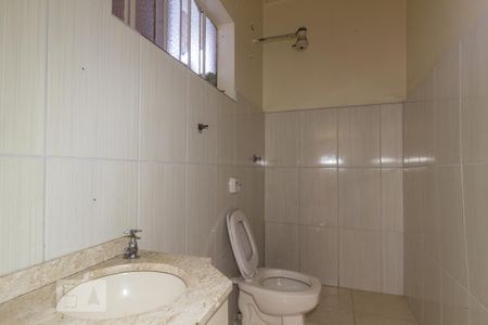 Banheiro de apartamento para alugar com 1 quarto, 40m² em Santa Cecília, Porto Alegre