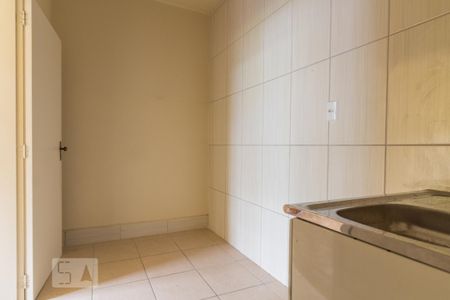 Cozinha de apartamento para alugar com 1 quarto, 40m² em Santa Cecília, Porto Alegre