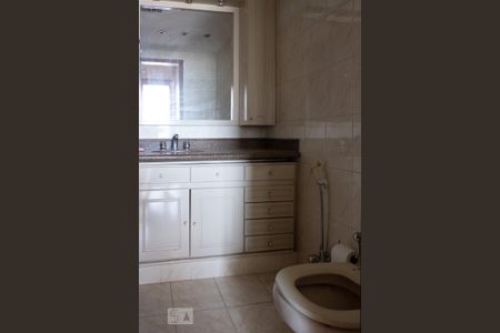 Apartamento à venda com 150m², 3 quartos e 2 vagas Apartamento à venda com 150m², 3 quartos e 2 vagasBanheiro Suíte