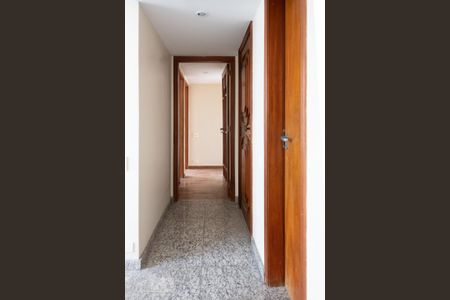 Corredor de apartamento à venda com 3 quartos, 150m² em Tijuca, Rio de Janeiro