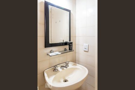 Apartamento para alugar com 35m², 1 quarto e 2 vagas Apartamento para alugar com 35m², 1 quarto e 2 vagasBanheiro