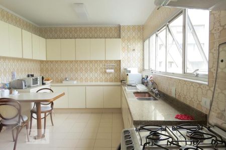 Apartamento à venda com 220m², 3 quartos e 2 vagas Apartamento à venda com 220m², 3 quartos e 2 vagascozinha