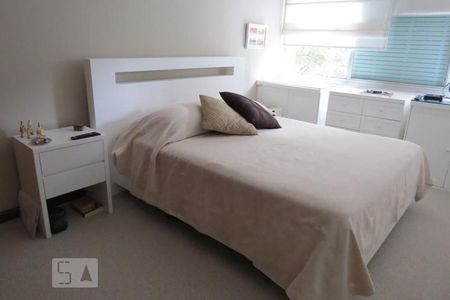 Apartamento à venda com 220m², 3 quartos e 2 vagas Apartamento à venda com 220m², 3 quartos e 2 vagassuite