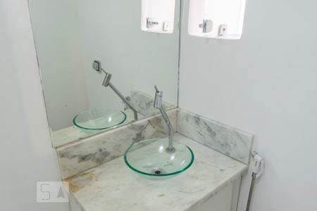 Banheiro de apartamento para alugar com 2 quartos, 68m² em Cambuci, São Paulo
