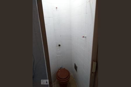 Banheiro de Serviço de apartamento para alugar com 2 quartos, 80m² em Centro, Niterói