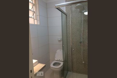 Banheiro de apartamento para alugar com 1 quarto, 27m² em Farroupilha, Porto Alegre