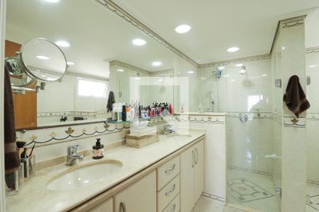 Apartamento à venda com 330m², 3 quartos e 4 vagas Apartamento à venda com 330m², 3 quartos e 4 vagasBanheiro da Suíte 2