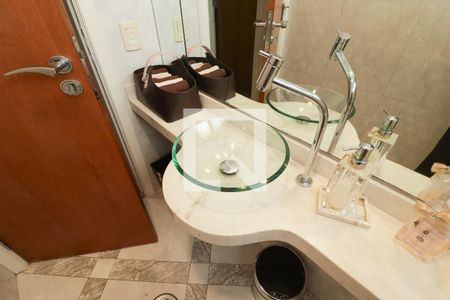 Apartamento à venda com 330m², 3 quartos e 4 vagas Apartamento à venda com 330m², 3 quartos e 4 vagasLavabo