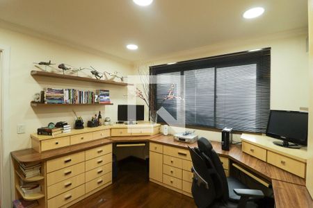 Apartamento à venda com 330m², 3 quartos e 4 vagas Apartamento à venda com 330m², 3 quartos e 4 vagasEscritório