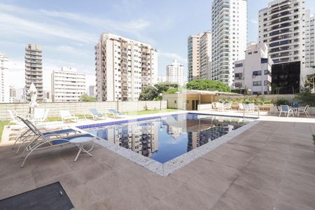 Apartamento à venda com 330m², 3 quartos e 4 vagas Apartamento à venda com 330m², 3 quartos e 4 vagasPiscina