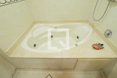 Apartamento à venda com 330m², 3 quartos e 4 vagas Apartamento à venda com 330m², 3 quartos e 4 vagasBanheiro Social