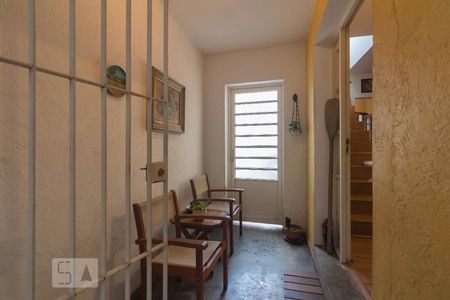 Casa à venda com 224m², 4 quartos e 3 vagas Casa à venda com 224m², 4 quartos e 3 vagasEntrada