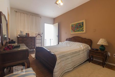 Casa à venda com 224m², 4 quartos e 3 vagas Casa à venda com 224m², 4 quartos e 3 vagasQuarto 3