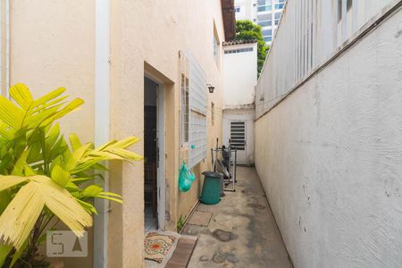 Casa à venda com 224m², 4 quartos e 3 vagas Casa à venda com 224m², 4 quartos e 3 vagasCorredor Externo