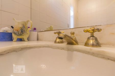 Casa à venda com 224m², 4 quartos e 3 vagas Casa à venda com 224m², 4 quartos e 3 vagasBanheiro