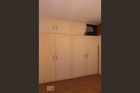 Casa à venda com 224m², 4 quartos e 3 vagas Casa à venda com 224m², 4 quartos e 3 vagasQuarto 2