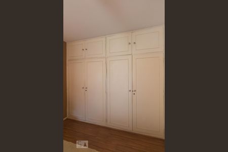 Casa à venda com 224m², 4 quartos e 3 vagas Casa à venda com 224m², 4 quartos e 3 vagasQuarto 3