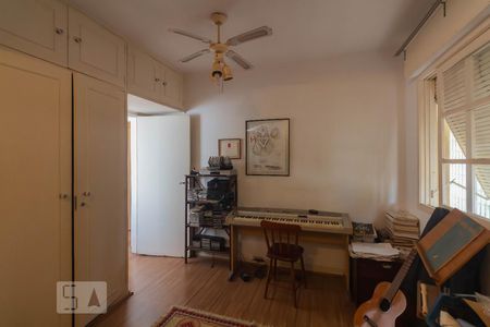 Casa à venda com 224m², 4 quartos e 3 vagas Casa à venda com 224m², 4 quartos e 3 vagasQuarto 1