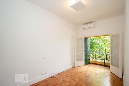 Casa à venda com 180m², 3 quartos e 2 vagasTerceiro dormitório