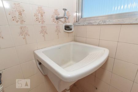 Apartamento à venda com 50m², 1 quarto e 1 vagaDetalhe da area de serviço tanque