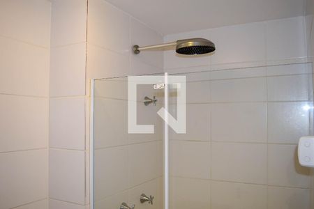 Banheiro de apartamento para alugar com 2 quartos, 53m² em Guaiaúna, São Paulo