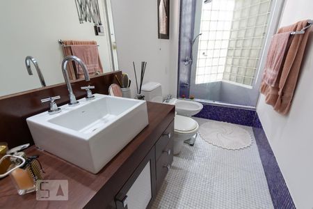 Apartamento à venda com 100m², 2 quartos e 3 vagasBanheiro da suíte