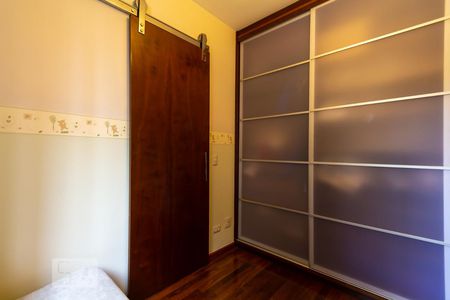 Apartamento à venda com 100m², 2 quartos e 3 vagasQuarto 2