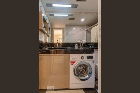 Banheiro de apartamento para alugar com 1 quarto, 46m² em Cerqueira César, São Paulo