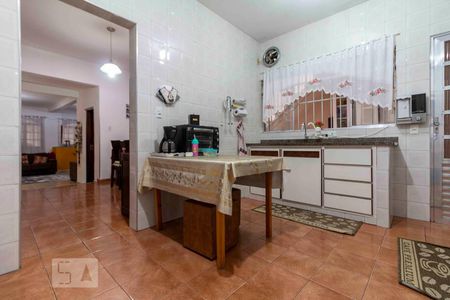 Casa à venda com 250m², 4 quartos e 2 vagas Casa à venda com 250m², 4 quartos e 2 vagasCozinha