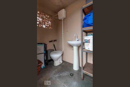 Casa à venda com 250m², 4 quartos e 2 vagas Casa à venda com 250m², 4 quartos e 2 vagasBanheiro Área Externa