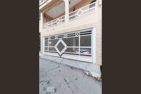 Casa à venda com 250m², 4 quartos e 2 vagas Casa à venda com 250m², 4 quartos e 2 vagasFachada